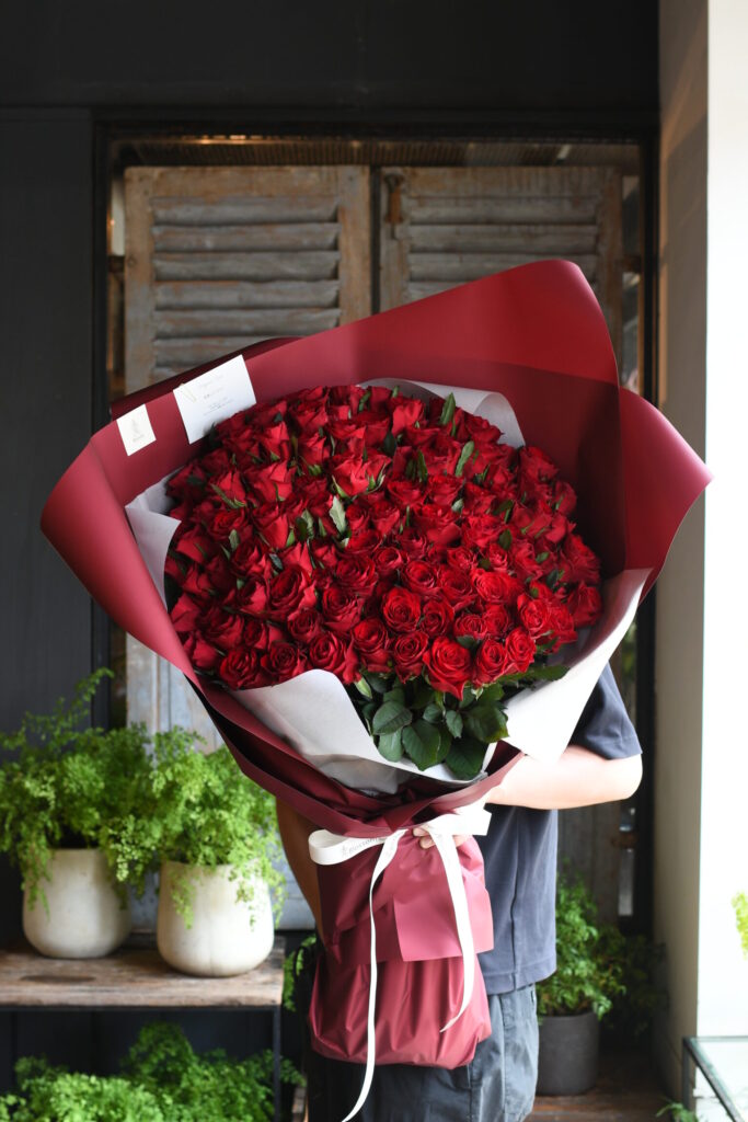東京ディズニーシー・ホテルミラコスタへ配送した108本の薔薇の花束