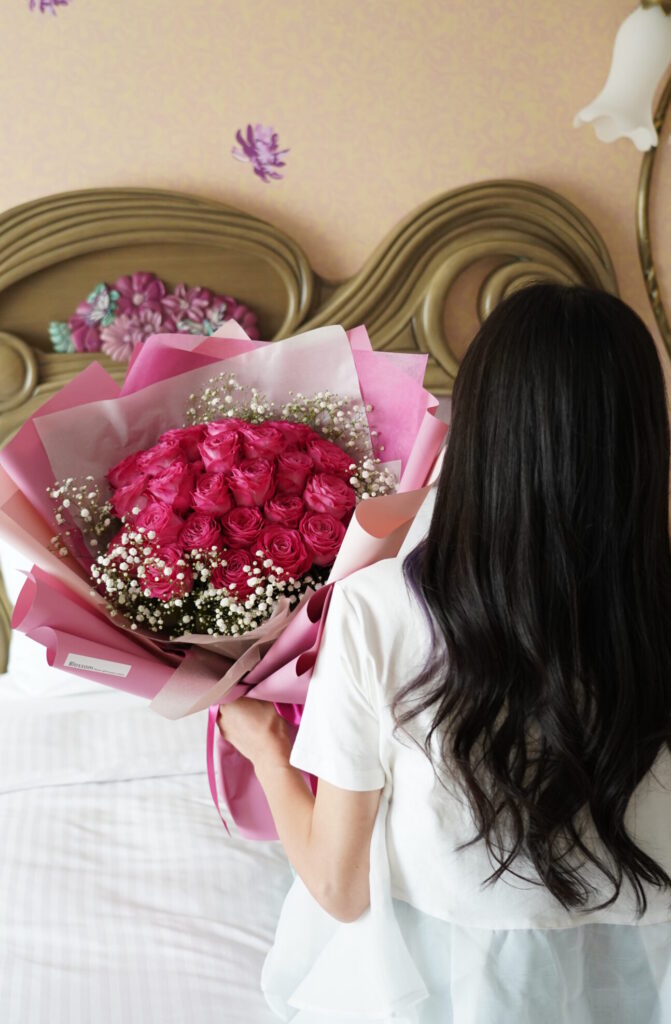 東京ディズニーシー・ファンタジースプリングスホテルへ配送した24本のピンクの薔薇の花束（プリンセスドレスブーケ/ロマンティックピンク）