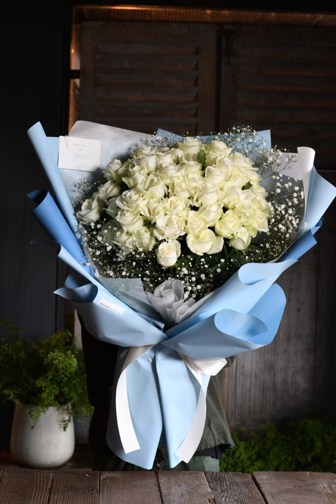 プロポーズ用　50本の白薔薇の花束