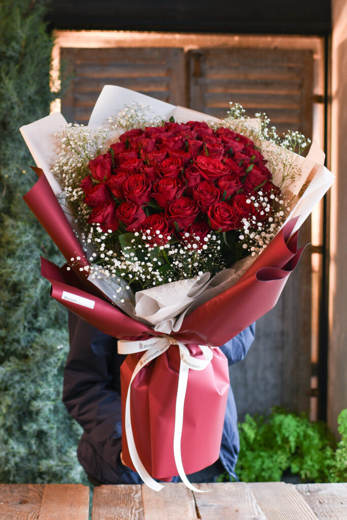 プロポーズ用50本の赤薔薇の花束