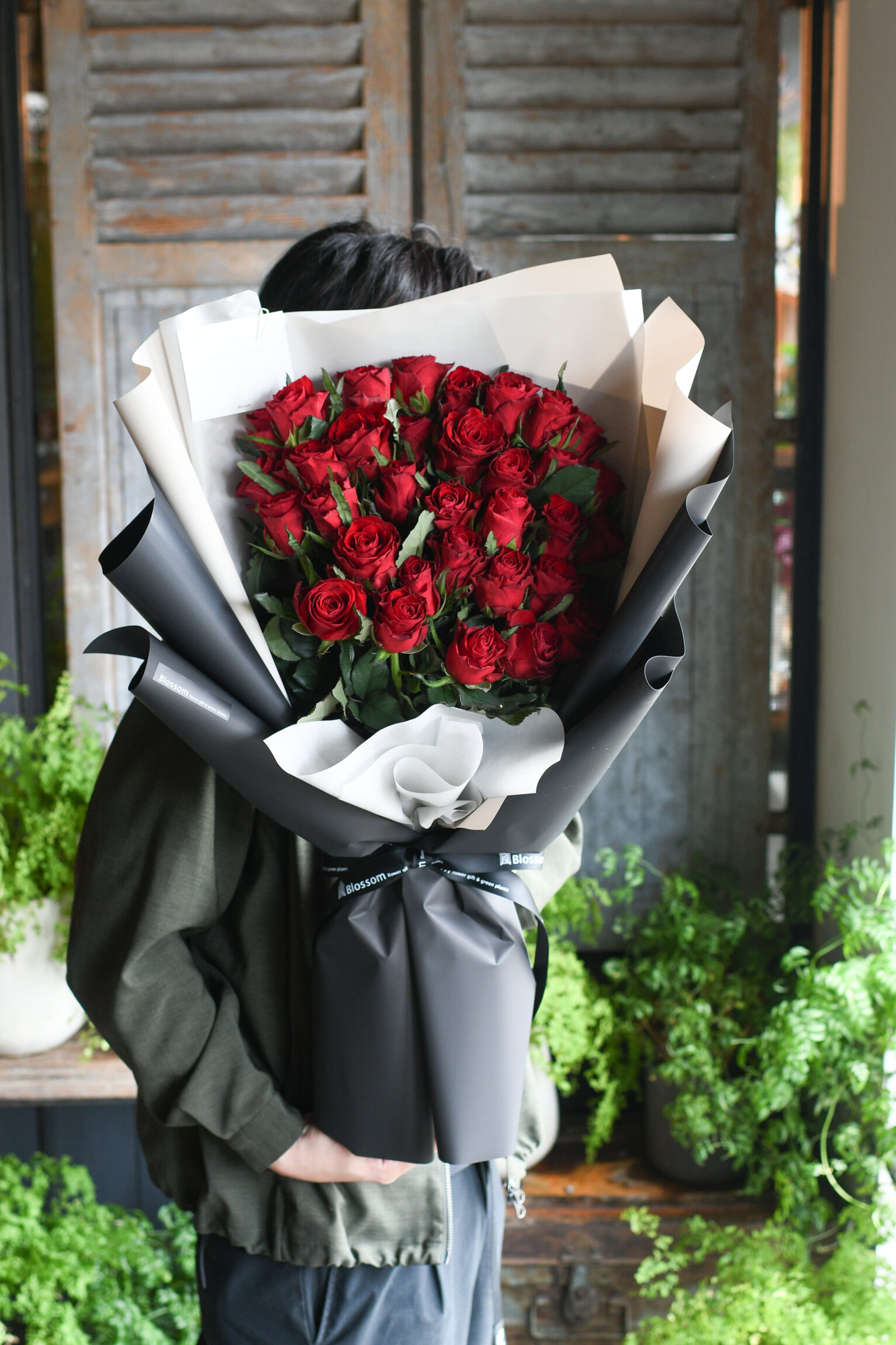 赤薔薇33本のドレスブーケ(韓国風ラッピング)