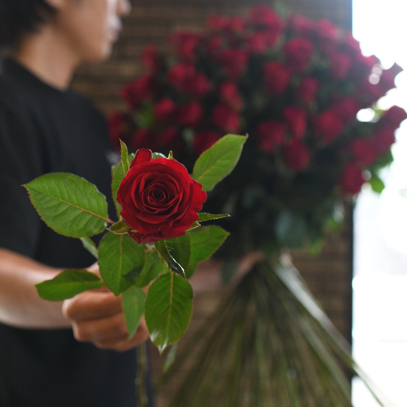 最高品質の薔薇で束ねるプロポーズ用薔薇の花束