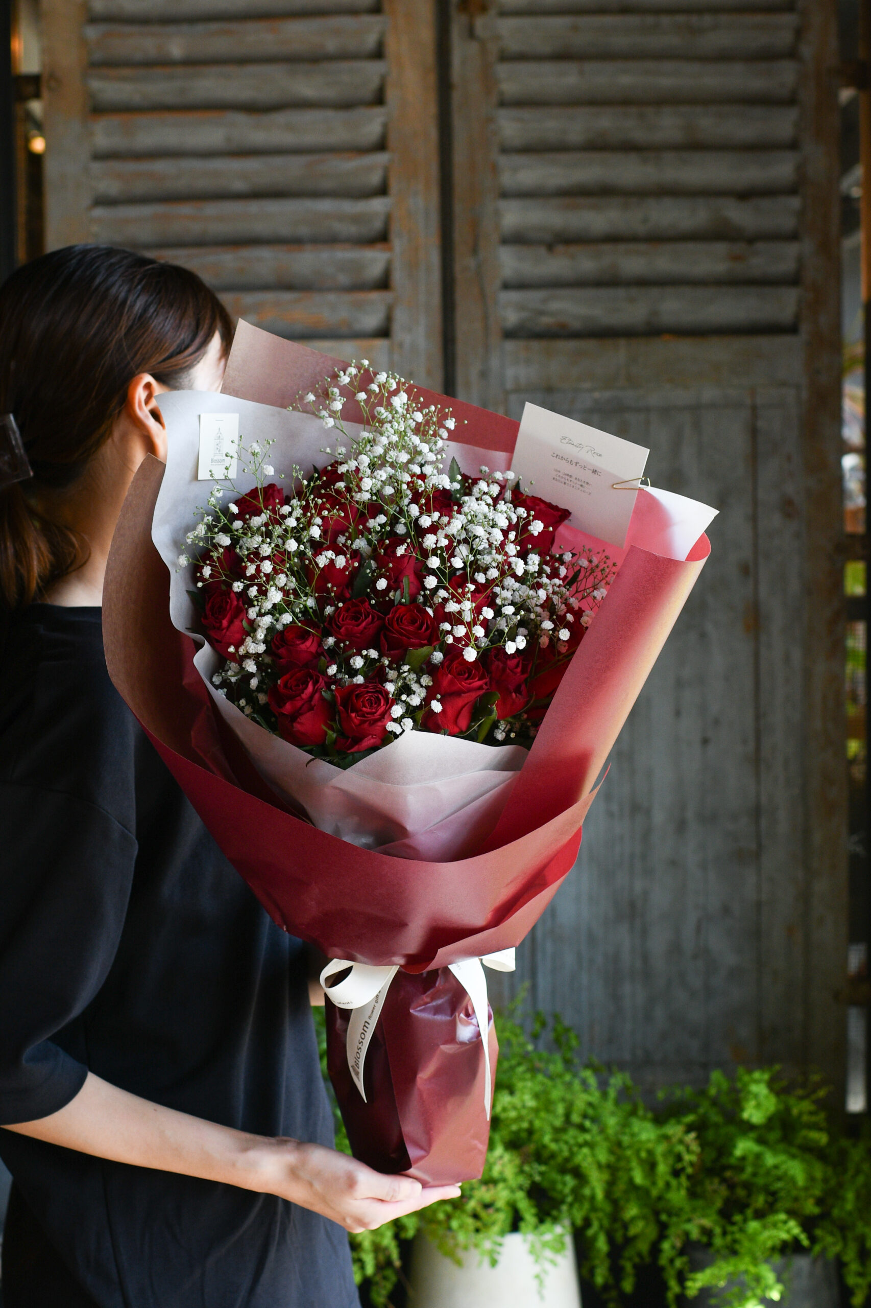 赤薔薇24本のモダンブーケ（シンプルラッピング）
