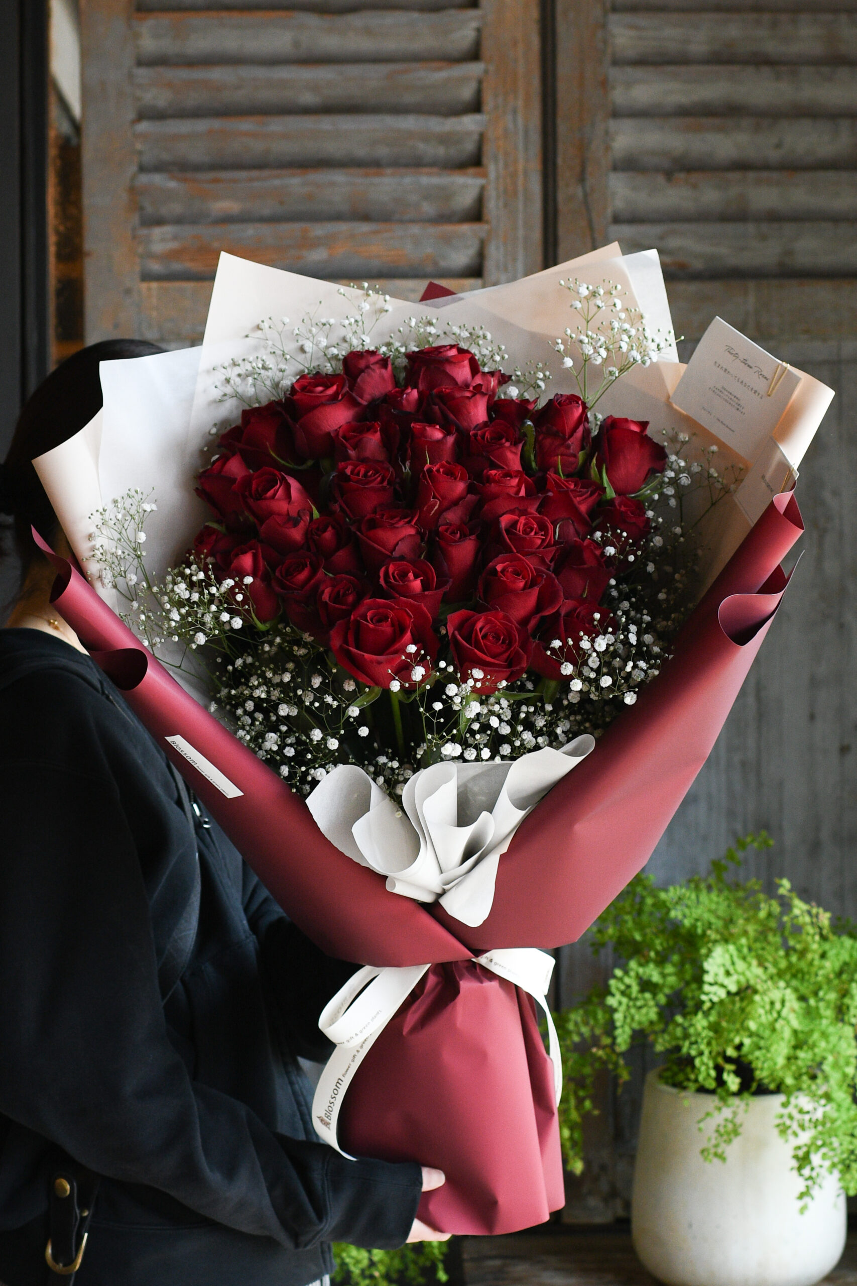 赤薔薇33本のドレスブーケ(韓国風ラッピング)
