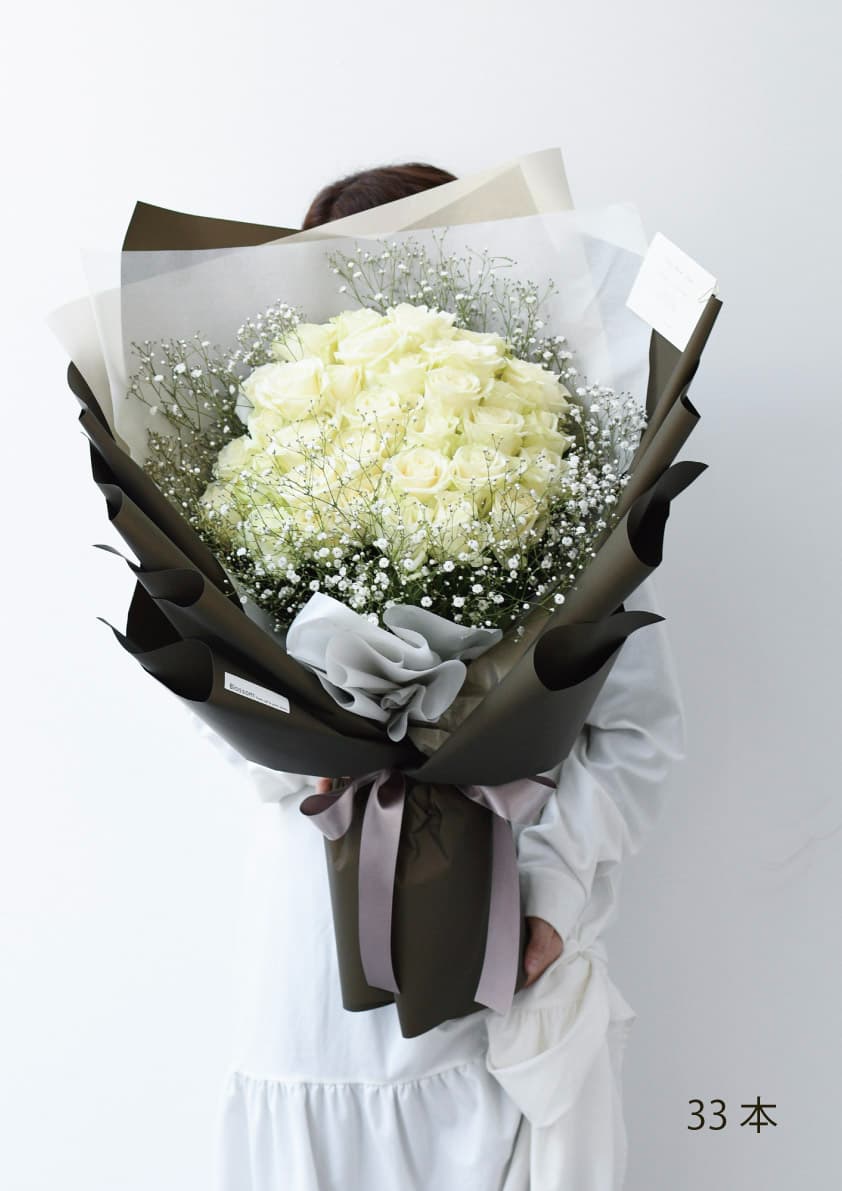 ブルガリのブランドカラーをイメージしたバラの花束