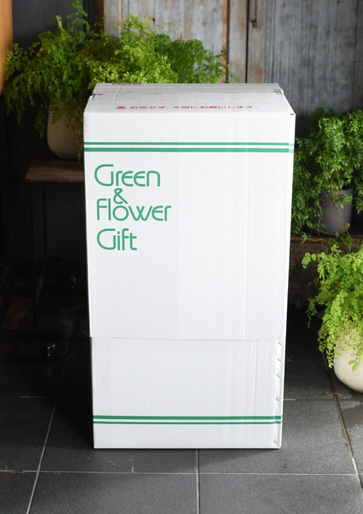 108本の薔薇をホテルへ届けるための大型配送用梱包箱