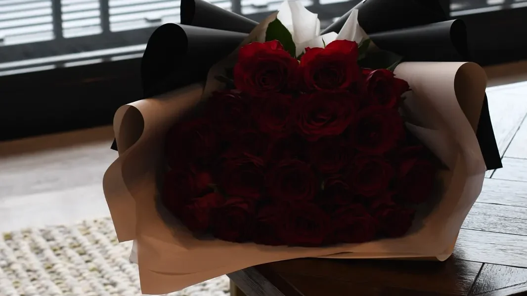 淡路島のヴィラに届けたプロポーズ用の赤薔薇の花束